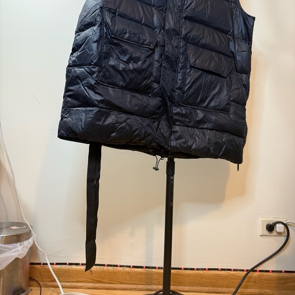 Men's Black Puffer Vest - Picture 3 of 14